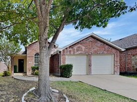 Building Photo - 530 Hickory Ln