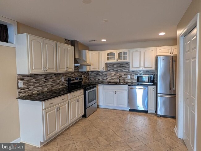 Building Photo - 9537 Evergreen Circle