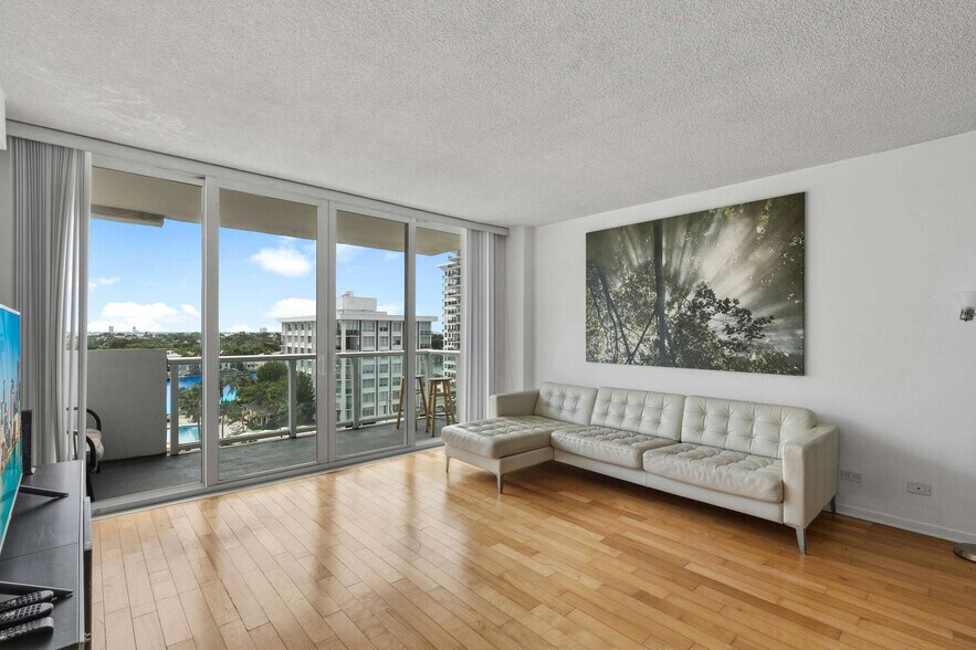 Building Photo - 5599 Collins Ave