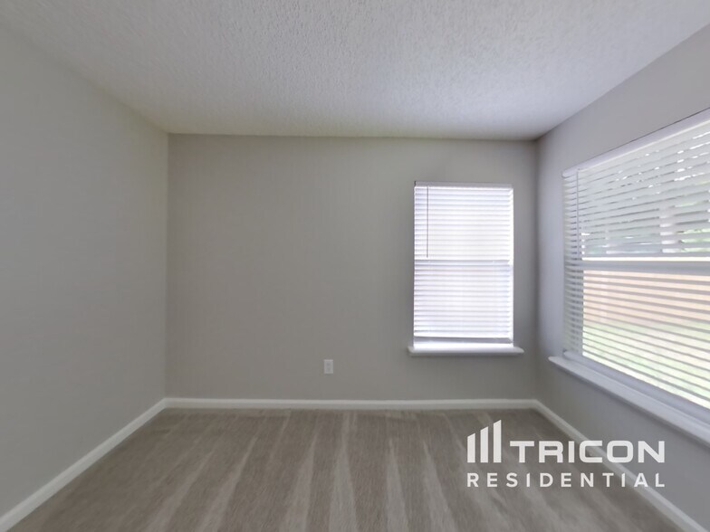 Building Photo - 1127 Summer Springs Drive