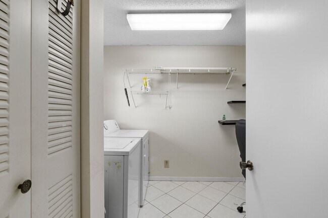 Building Photo - 15450 Pembridge Ave