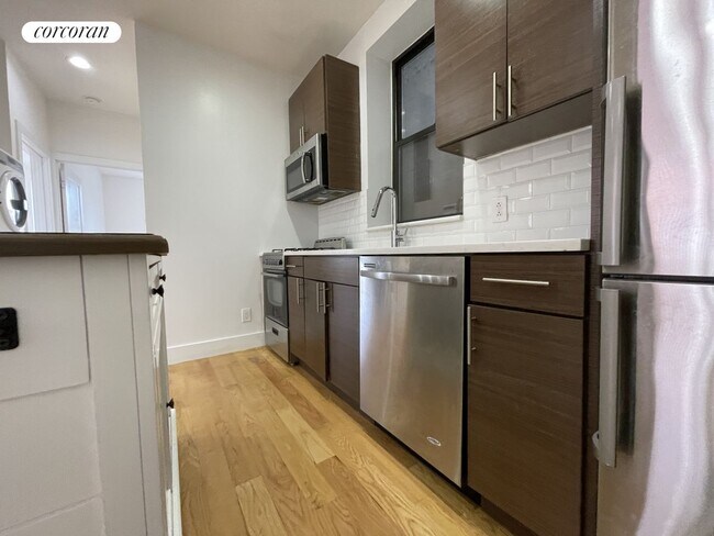 Building Photo - 551 Lenox Ave