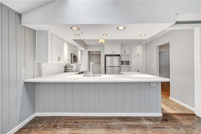 Building Photo - 4 Cranbury Woods Rd