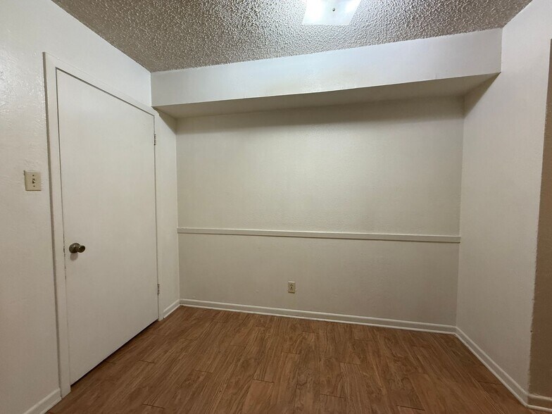 Building Photo - 4306 Lake Rd