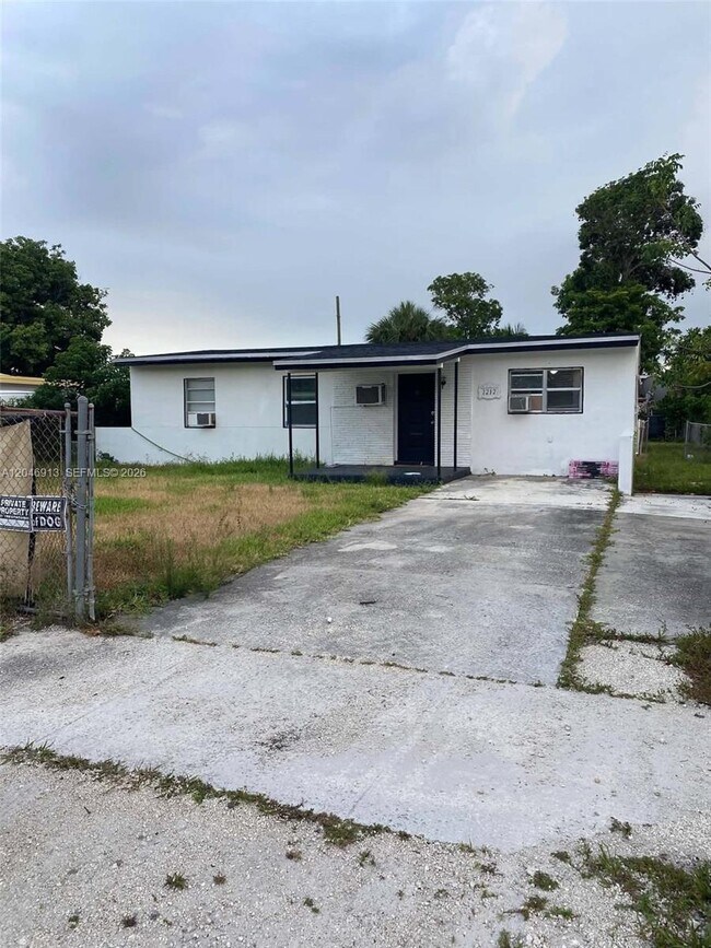 Building Photo - 1212 NW 11th Ct