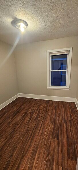 Building Photo - 166 Cedar St