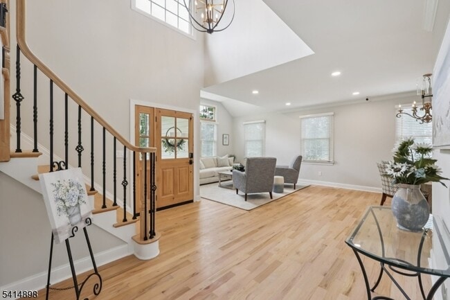 Building Photo - 5 Shores Rd