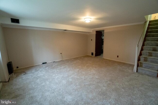 Building Photo - 129 Ridgefield Rd