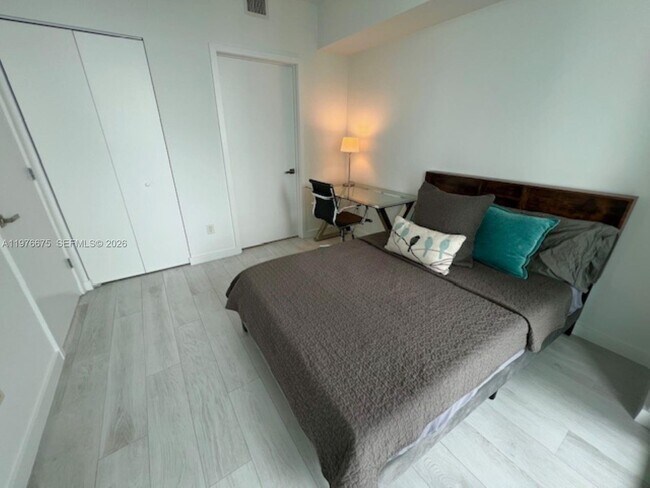 Building Photo - 501 NE 31st St