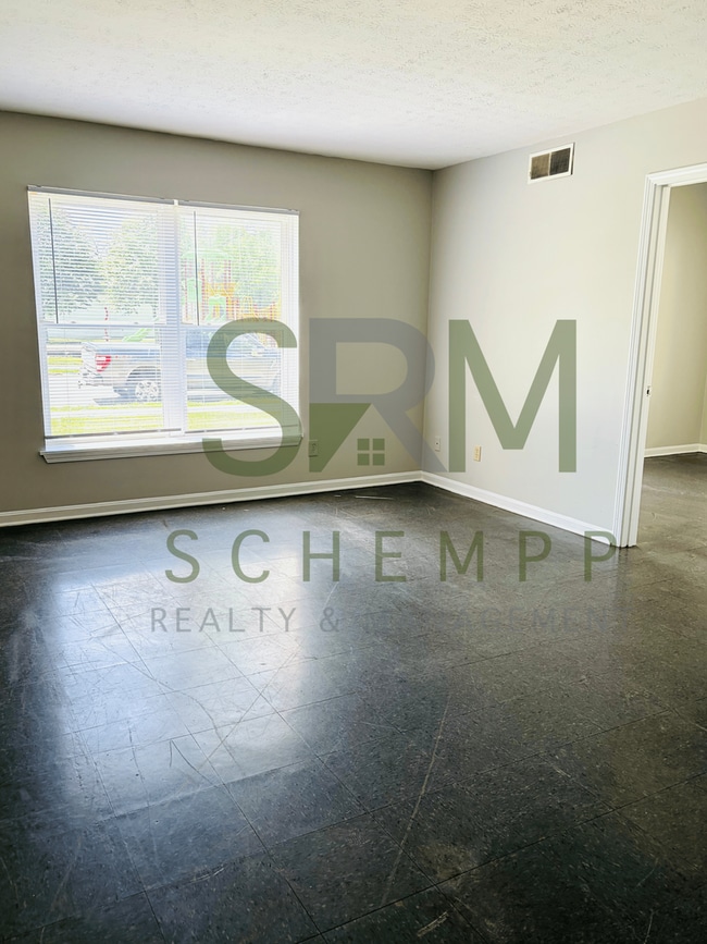 Building Photo - First floor one bedroom apartment in Portland- Section 8 accepted