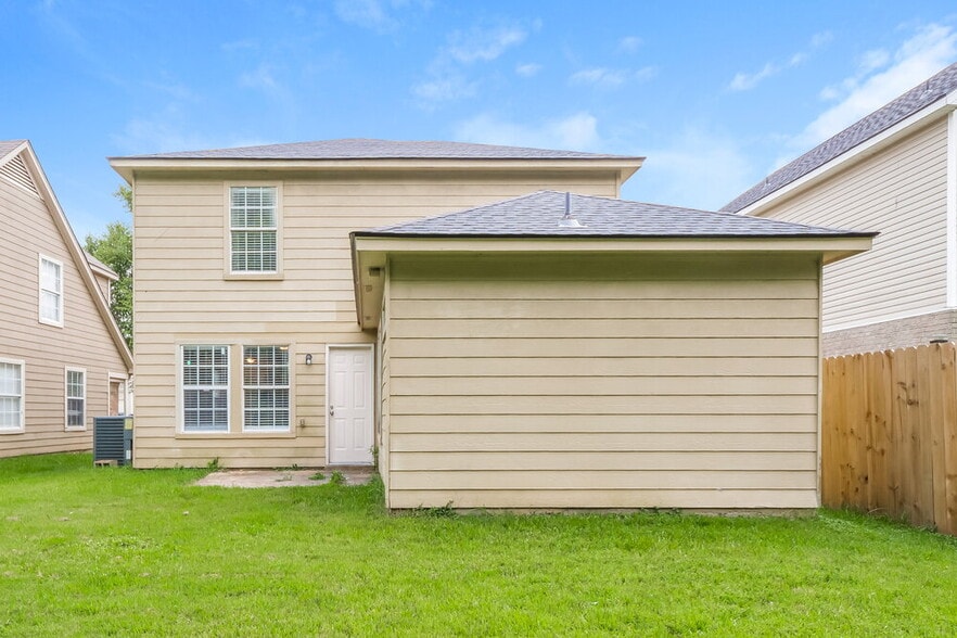 Building Photo - 4830 Mistic Lake Dr