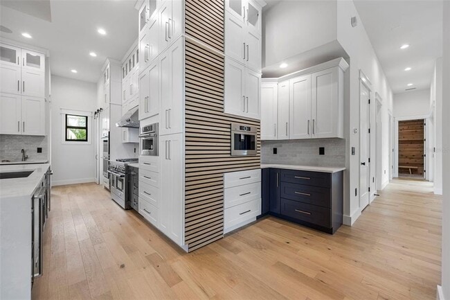 Building Photo - 3701 S Lynwood Ave