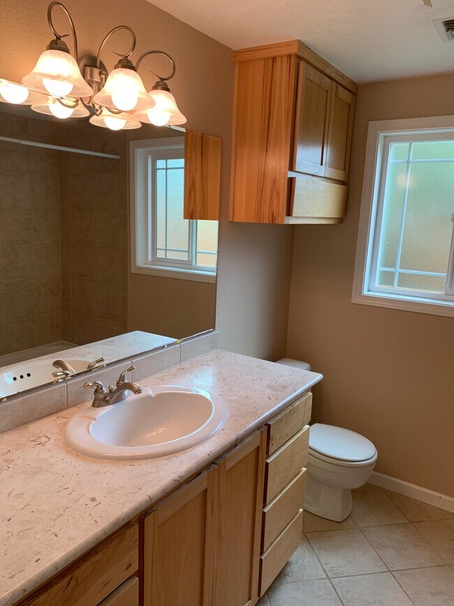 Building Photo - Gorgeous Home with Granite Counters and Custom Built-ins!