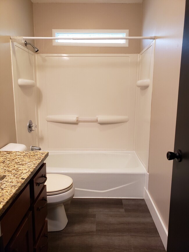 Building Photo - 1521 N Dakota Ave