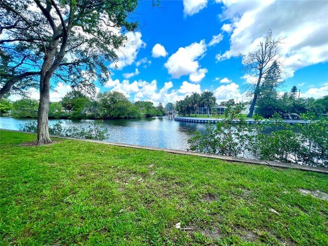 Building Photo - 9105 Tudor Dr