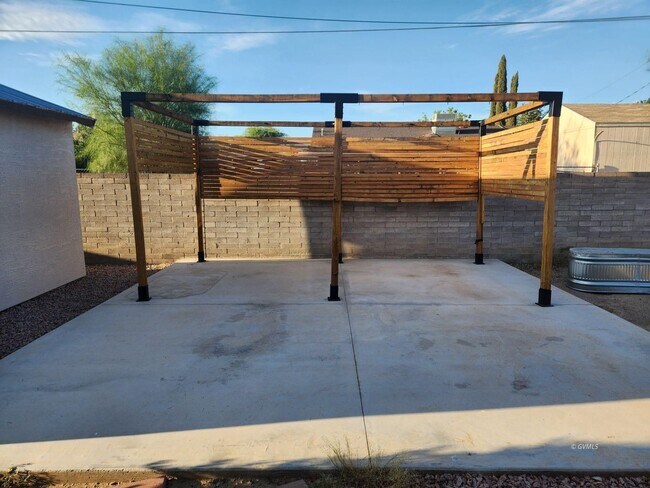 Building Photo - 830 W Stirrup Dr