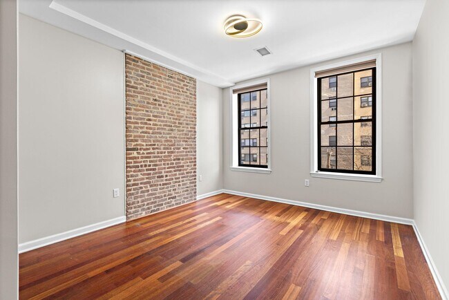 Building Photo - 508 Grand St