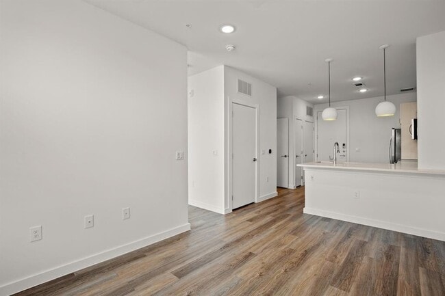 Building Photo - 6324 N Lamar Blvd