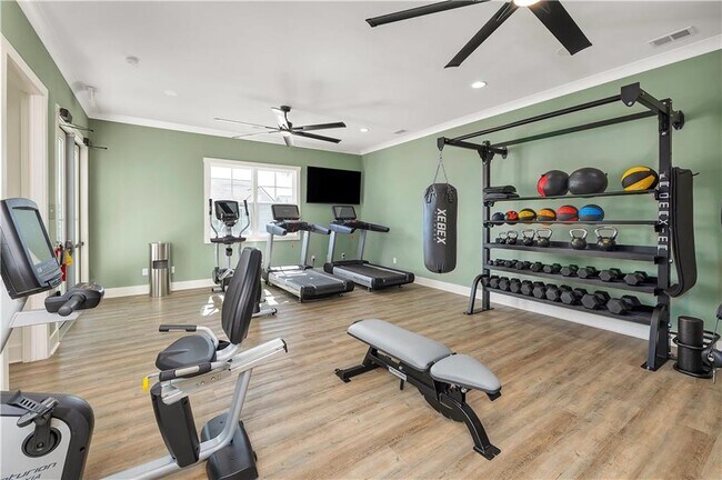 Building Photo - 245 Fox Run Dr