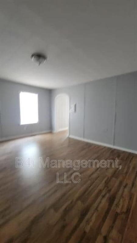 Building Photo - 10 Sanford Ave