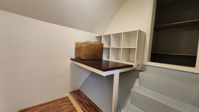 Building Photo - 513 S Brooks St