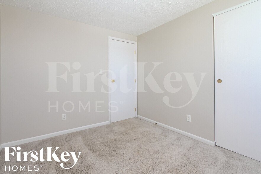 Building Photo - 1273 W Stillwater Ln