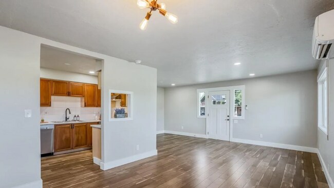 Building Photo - Charming Craftsman-Style Home in Boise 837...