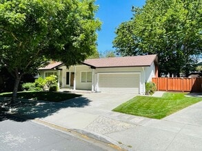 Building Photo - 4 Bed/2 BA Single Story Home, Downtown Pleasanton Next to Amador Valley High School! Location, Lo...