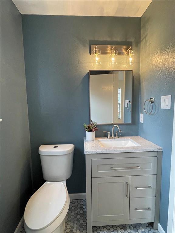 Building Photo - 1911 Heathwood Cir