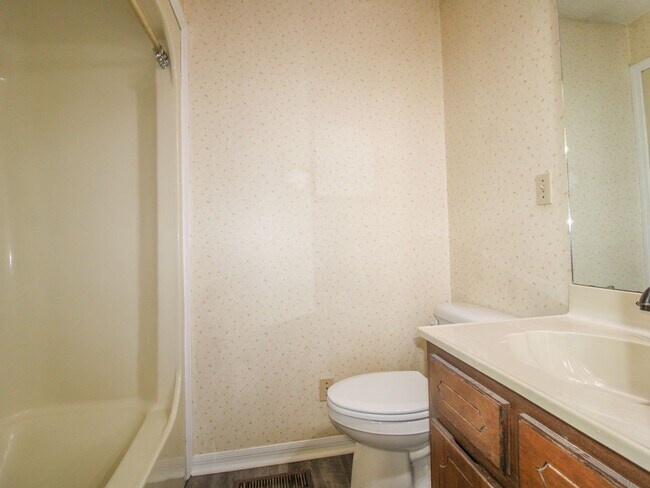 Building Photo - Nice Home in Rogersville!