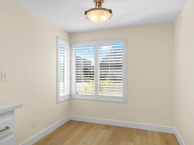 Building Photo - Harbor Pointe - Carlsbad gated community less than one mile to the beach