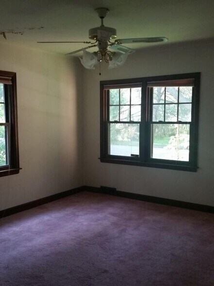 Building Photo - 1003 W 17th St