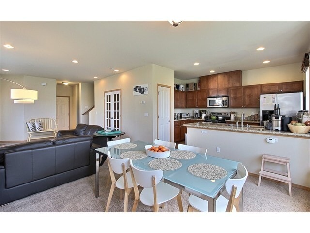 Building Photo - 3 Bedroom 2.5 Bath DuPont Townhome