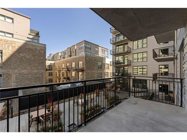 Building Photo - 740 Portland Ave