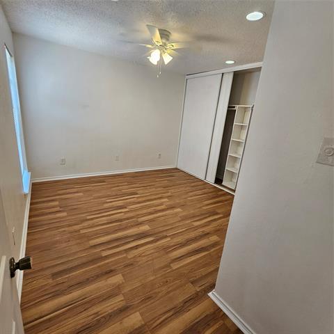 Building Photo - 1400 Darr St