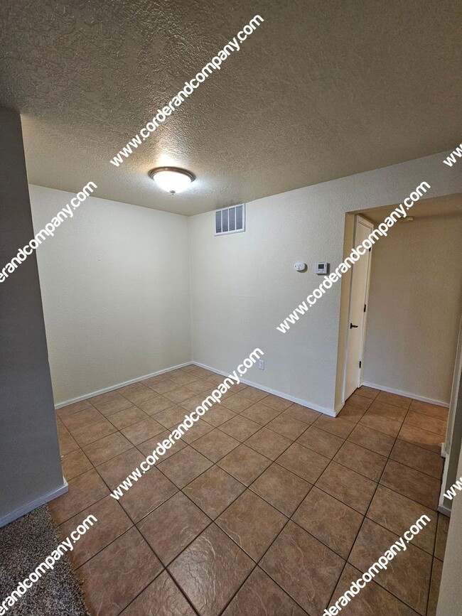 Building Photo - Beautiful Downstairs Condo, 1 Bedroom, 1 B...