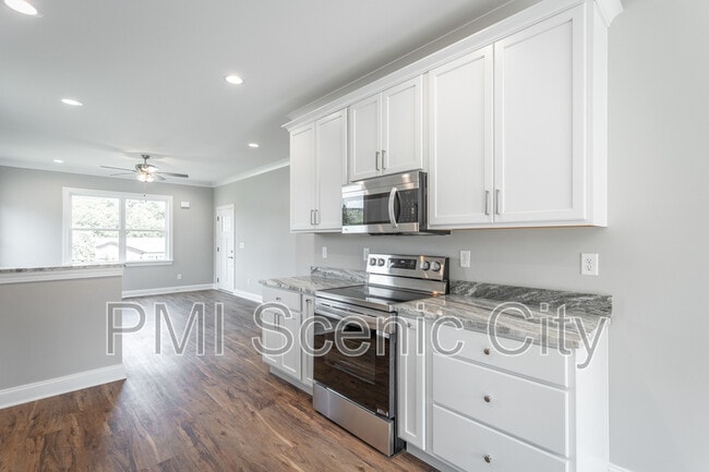 Building Photo - 2631 Rogers Dr SE
