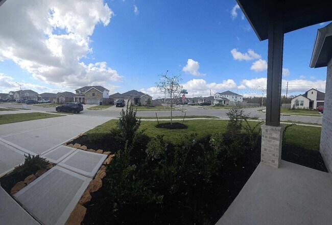 Building Photo - 8442 Bay Oaks Dr