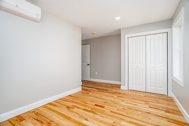 Building Photo - 27 Milton St