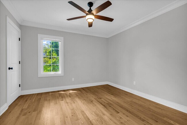 Building Photo - 203 Curry Ave