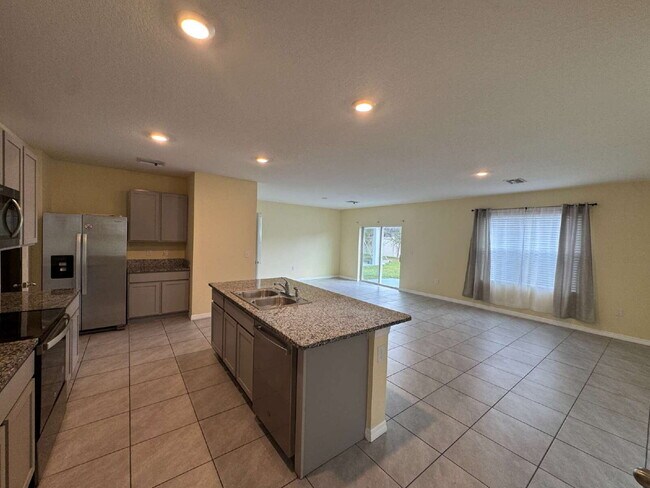 Building Photo - 32562 Canyonlands Dr