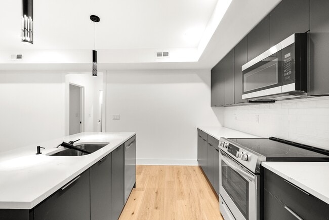 Building Photo - 1328 S 9th St