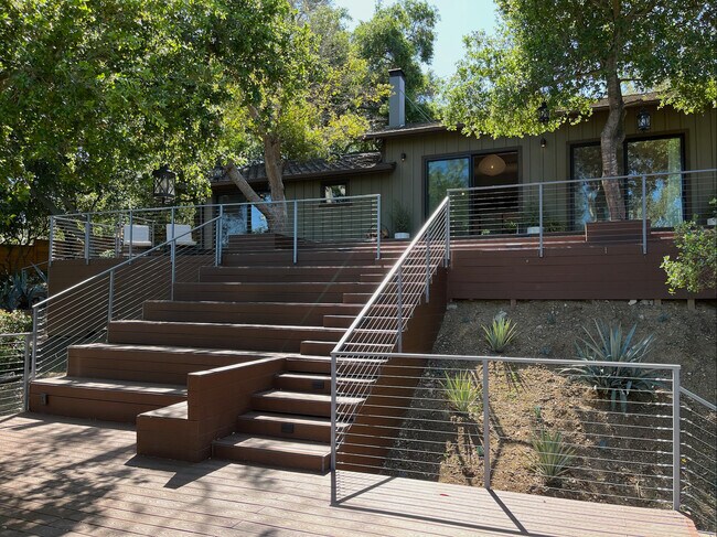 Building Photo - 21273 Entrada Rd