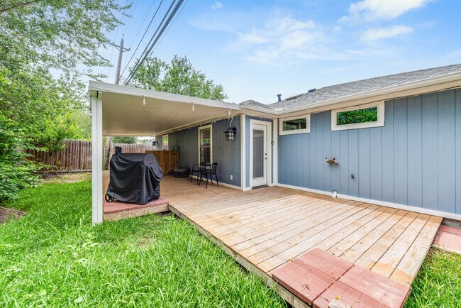 Building Photo - 2930 Water Lily Dr