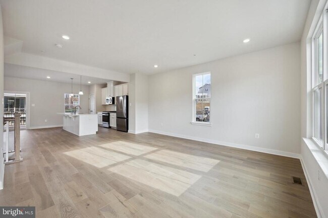 Building Photo - 223 Avalon Dr