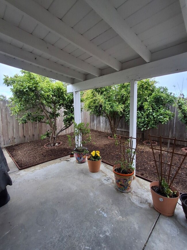 Building Photo - RECENTLY REDUCED! Beautifully Remodeled 4-Bedroom, 3-Bath w/ 2 Car-Garage and Central AC/Heat! MU...