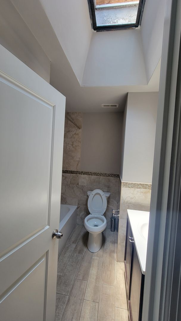 Building Photo - Newly Renovated 3BR 2 1/2 Bathroom House F...