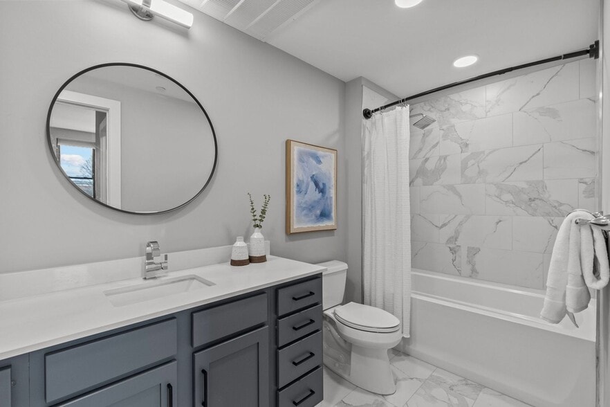 Building Photo - 2401 Euclid Ave