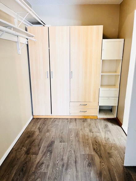 Building Photo - 925 30th Ave S