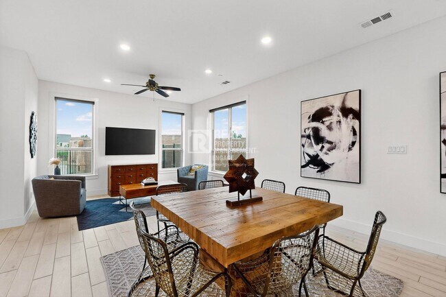 Building Photo - 1077 Maverick Dr